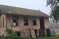 Zadní stěna tanečního sálu před zahájením oprav