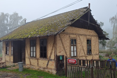 Taneční sál ze silnice před zahájením oprav